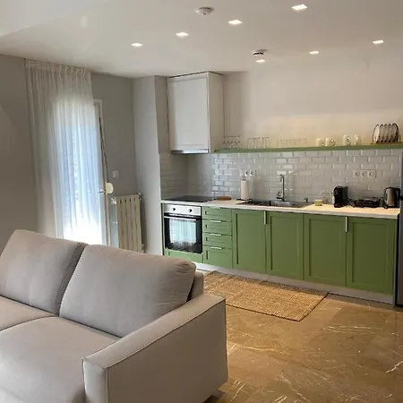 Theta θ2 Luxury Apartment's *