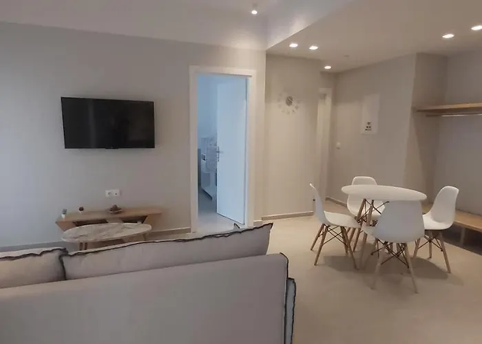 Theta θ2 Luxury Apartment's *